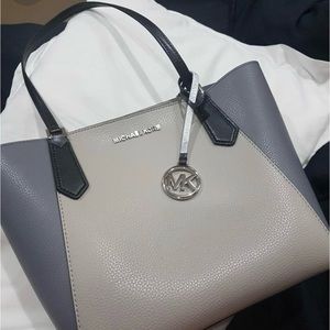 Michael kors tote